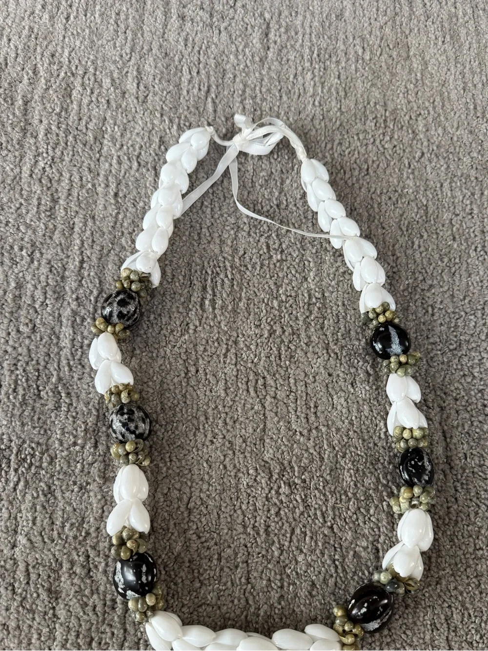 Genuine Hawaiian lei white bubble shells and polished black and brown kukui nuts - Picture 2 of 3